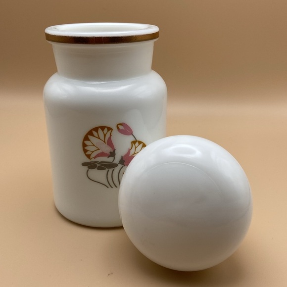 Vintage Milk Glass Apothecary Jar with bubble lid. Made in Belgium. - Picture 12 of 12